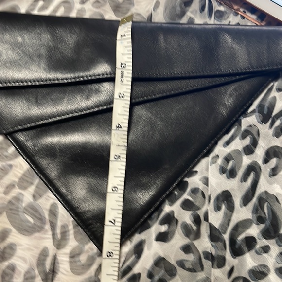 Rare Triangular Black Clutch Bag by Gianni Versace Couture 1980 - Picture 16 of 16